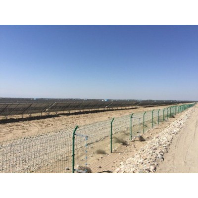 光伏場區(qū)圍欄 光伏電站簡易圍欄 光伏電站防護(hù)鋼絲網(wǎng)圍欄